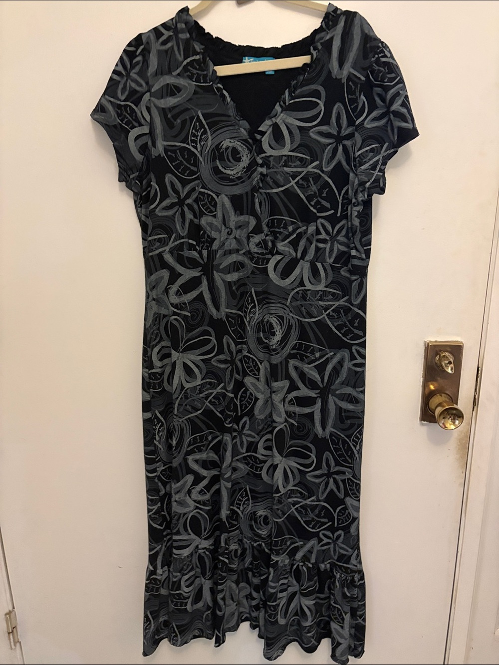 fresh produce Black Floral-Print Short-Sleeve Midi Dress